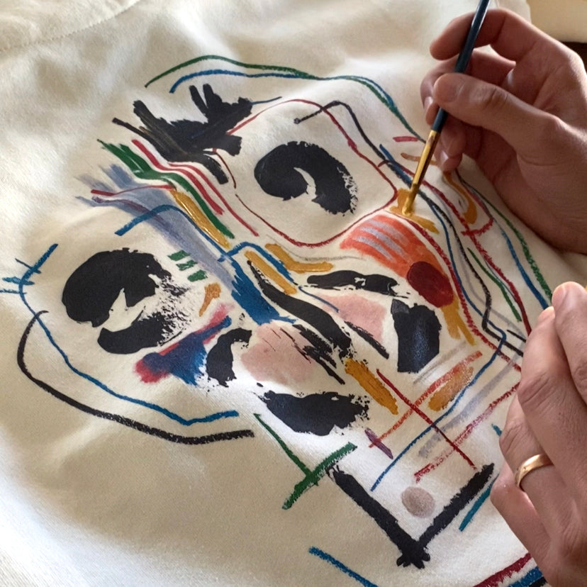 Comprensión Hoodie W/ Hand Painted Elements